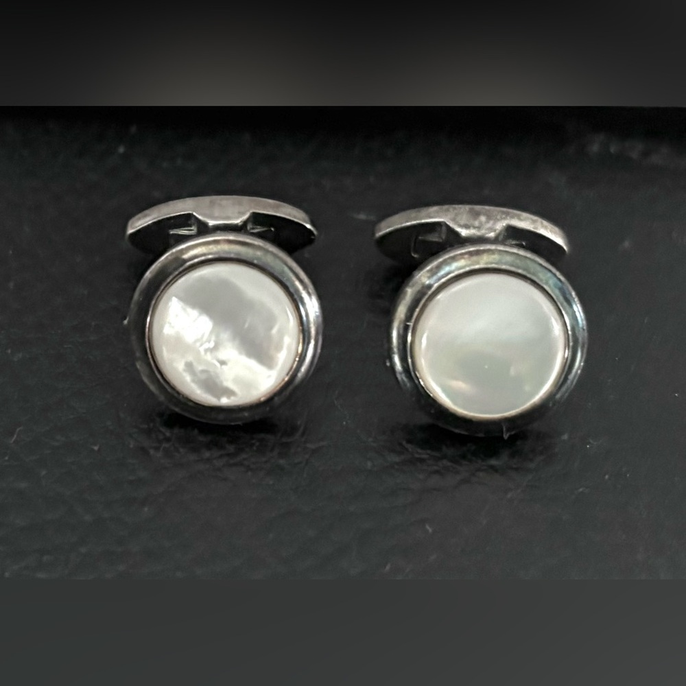 Thomas Pink Cuff Links Mother of Pearl Silver Plate Round Design 1.5 mm Diameter